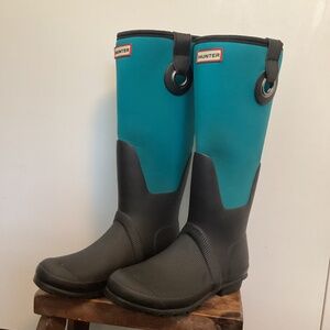Hunter neoprene black and teal rain boots, size 9. Bonus fleece liners included!